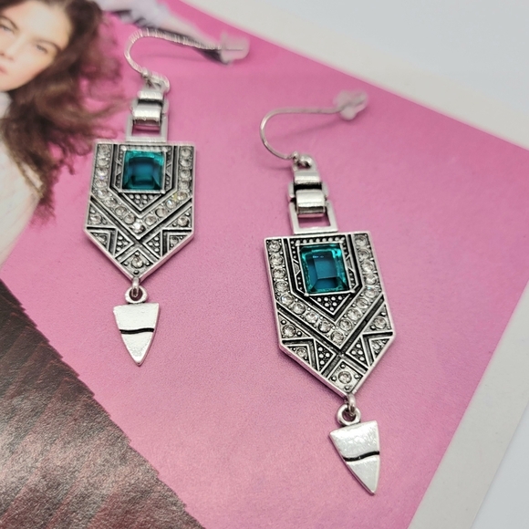 SOLD NWT Gorgeous Retro Design Bohemian Style Silver Crystal Gemstone Earrings - Picture 10 of 13